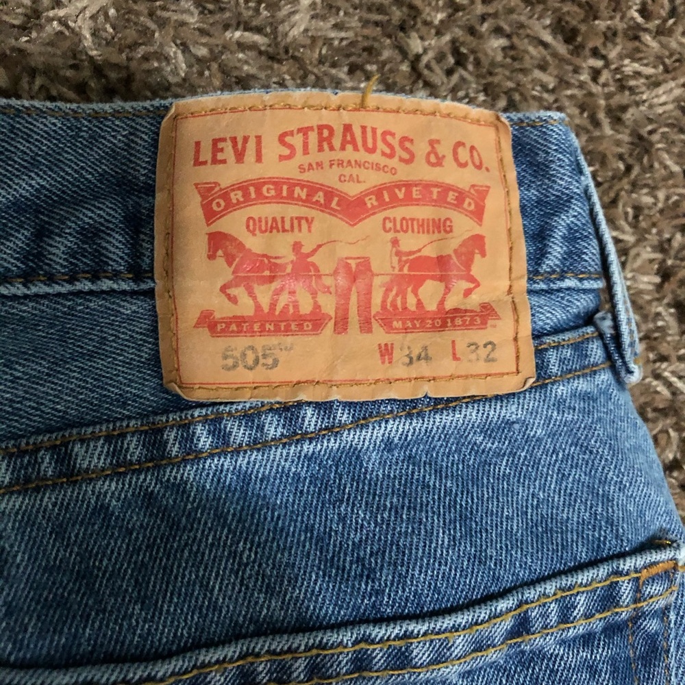 Levi’s - Picture 3 of 4